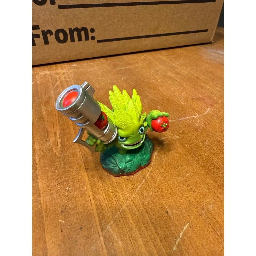 3 Skylander Figurines